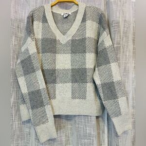 William Rast Gray V-Neck Sweater with Cozy Knit Design